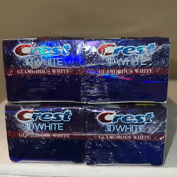 2 x Crest 3D White Whitening Toothpaste Glamorous White 4 Pks Total 4.1 Exp 4/22 - Picture 3 of 3
